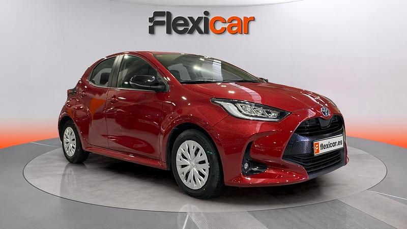 Usado Toyota Yaris Hybrid Active 116 CV (85 kW) 2023 Rojo Utilitario