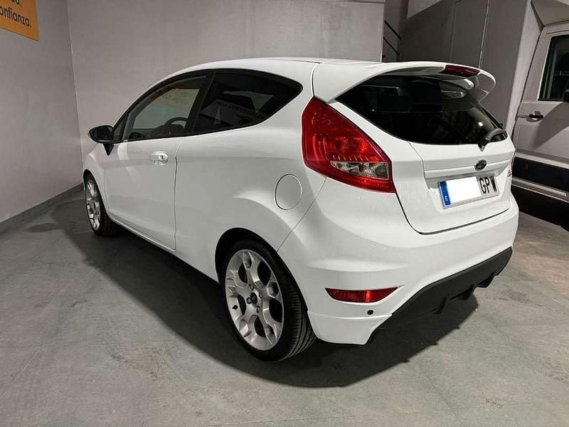 Usado Ford Fiesta Sport 120 CV (88 kW) 2009 Blanco Utilitario