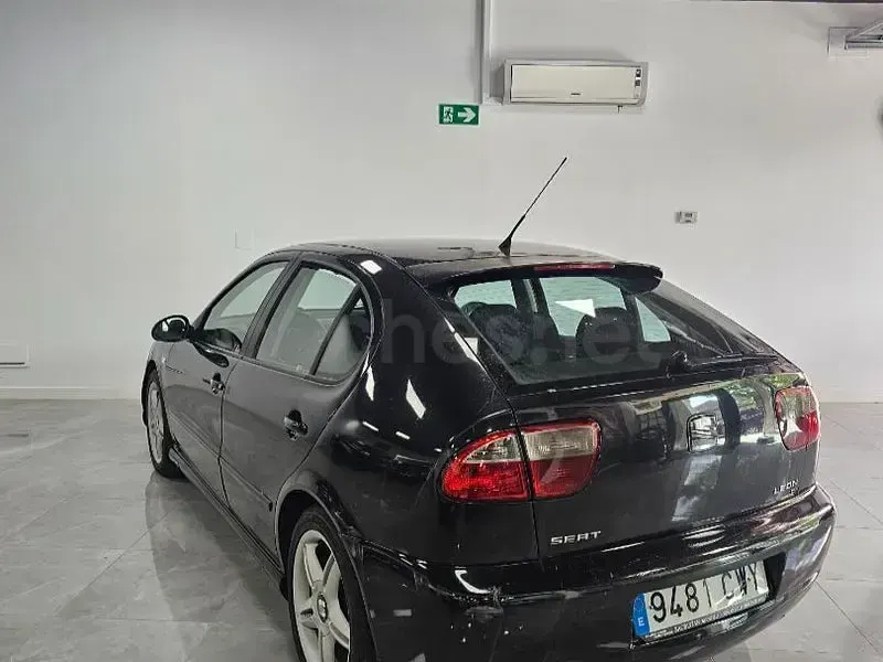 Usado Seat Leon FR 150 CV (110 kW) 2004 Negro Utilitario