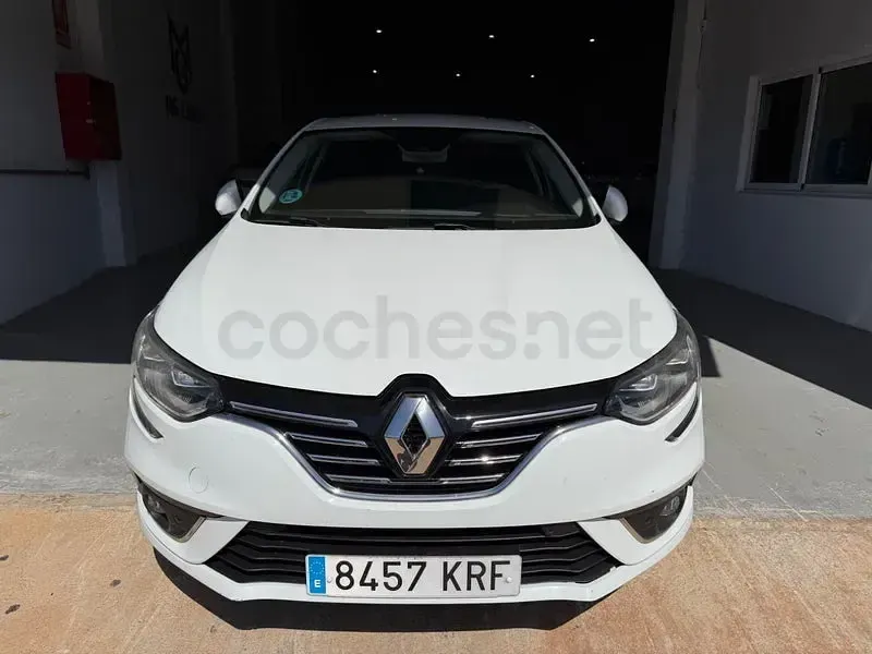 Usado Renault Mégane IV Zen 140 CV (102 kW) 2019 Blanco Berlina