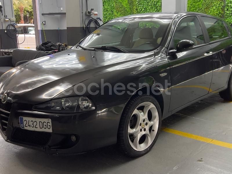 Negro Usado 2005 Alfa Romeo 147 Utilitario | 2400 € (Buen precio) - Imagen 1/4