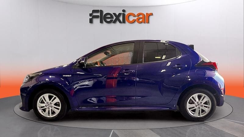 Usado Toyota Yaris Hybrid Active 116 CV (85 kW) 2021 Azul Berlina