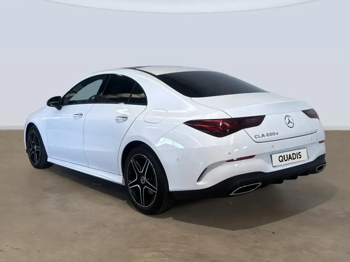Usado Mercedes CLA220 190 CV (139 kW) 2025 Blanco Berlina