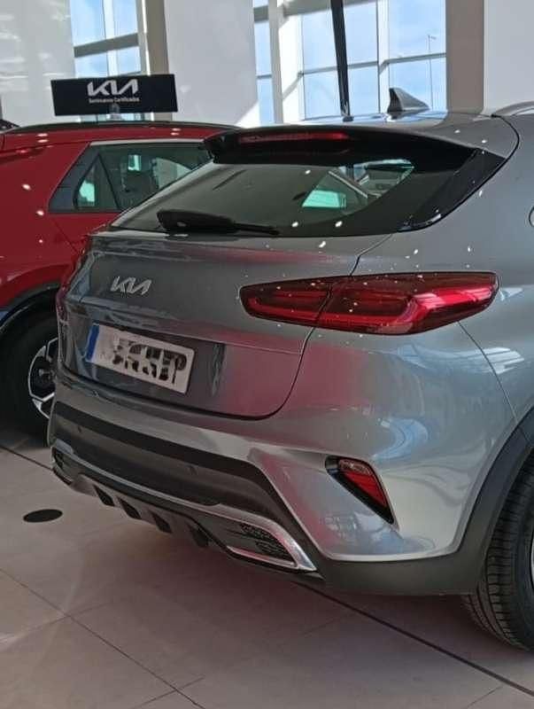 Usado Kia XCeed 140 CV (102 kW) 2025 Gris SUV