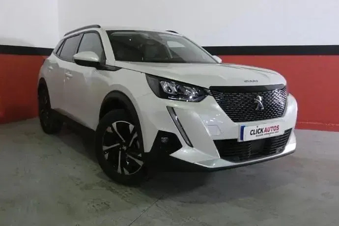 Usado Peugeot 2008 Allure 130 CV (95 kW) 2021 SUV
