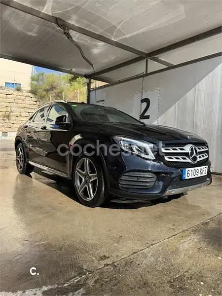 Usado Mercedes GLA200 136 CV (100 kW) 2019 Negro SUV