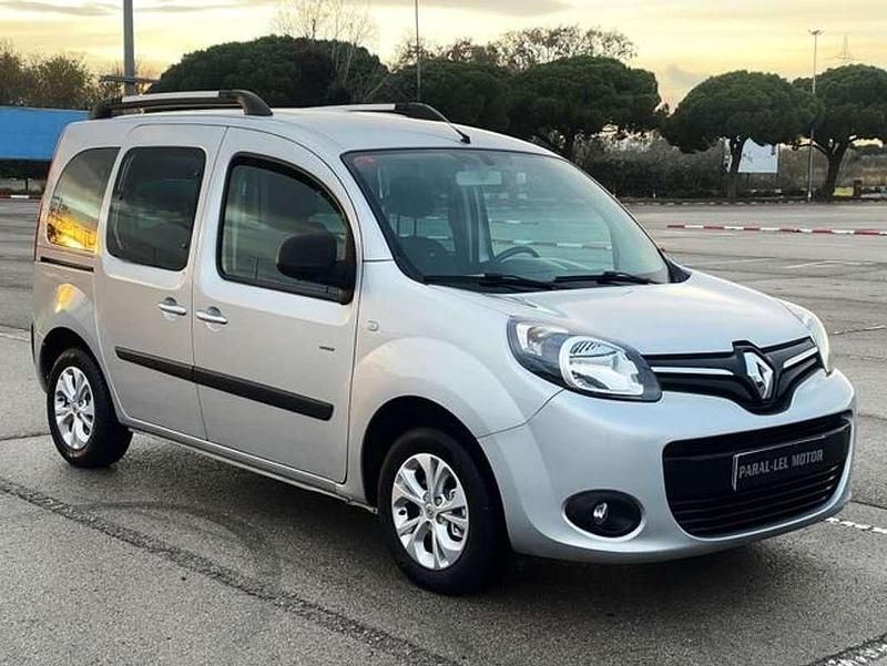 Usado Renault Kangoo LIMITED 116 CV (85 kW) 2017 Plateado Van