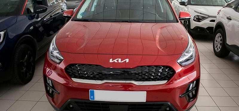 Usado Kia Niro 141 CV (103 kW) 2021 Runway red c rojoe SUV