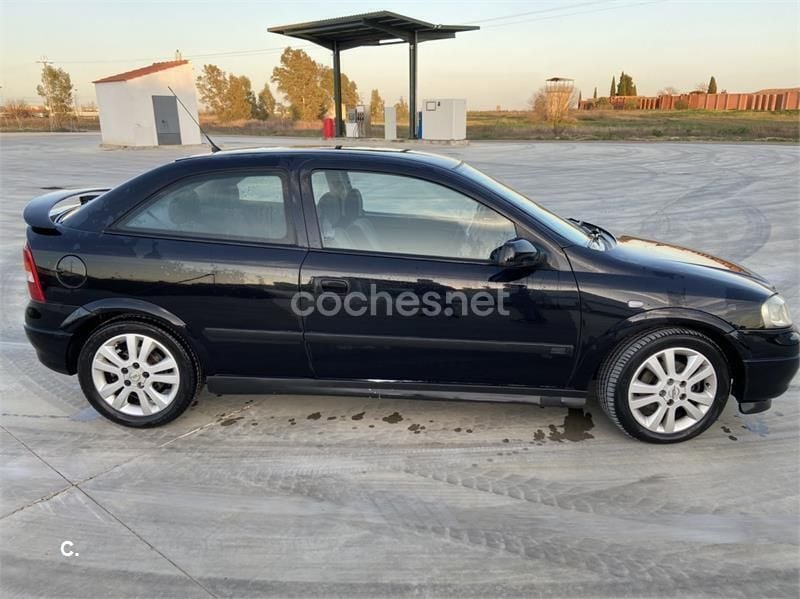 Usado Opel Astra Sport 100 CV (73 kW) 2002 Negro Berlina