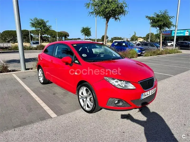 Usado Seat Ibiza SC 105 CV (77 kW) 2009 Rojo Utilitario