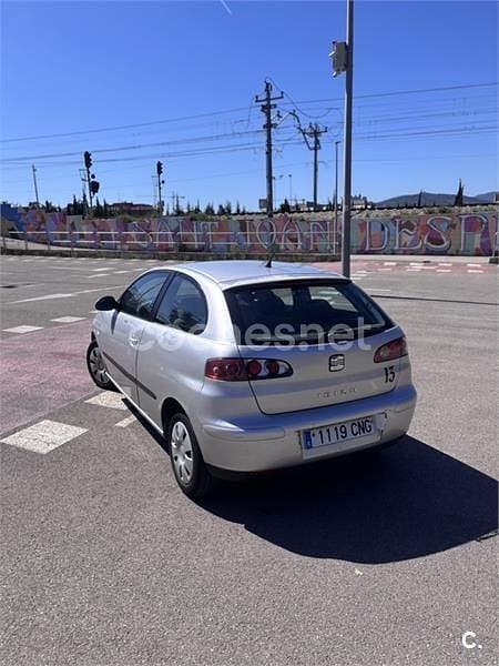 Usado Seat Ibiza Stella 100 CV (73 kW) 2003 Gris / plata Utilitario