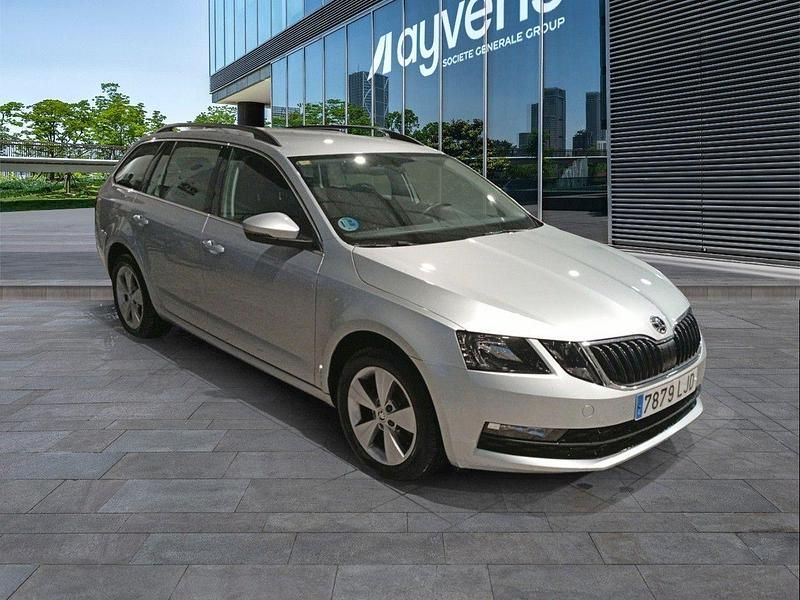 Usado Skoda Octavia Ambition 131 CV (96 kW) 2020 Gris Familiar