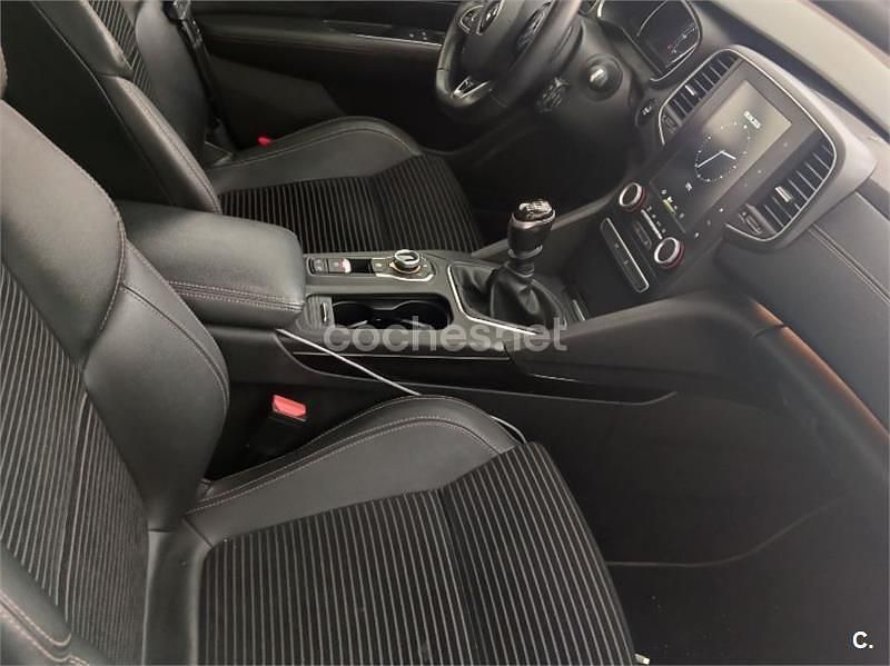 Usado Renault Talisman Zen 130 CV (95 kW) 2016 Gris / plata Berlina