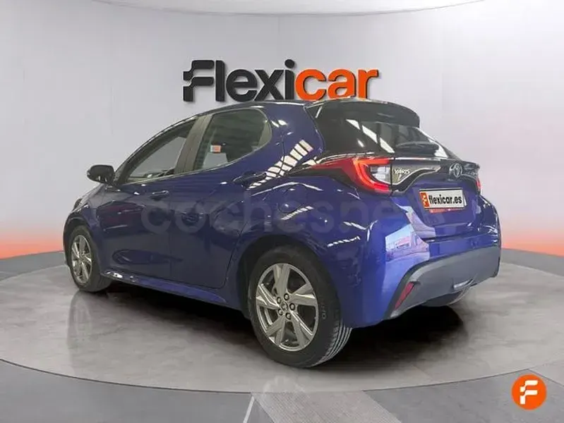 Usado Toyota Yaris Hybrid Active 116 CV (85 kW) 2025 Azul Berlina