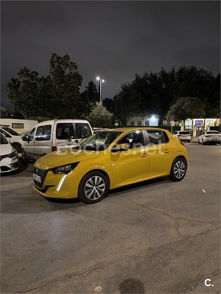 Usado Peugeot 208 Active 100 CV (73 kW) 2021 Amarillo Utilitario