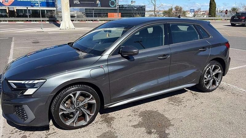 Usado Audi A3 Sportback e-tron S-Line 272 CV (200 kW) 2024 Gris Utilitario