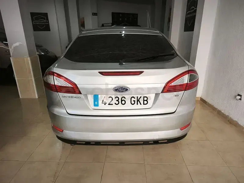 Usado Ford Mondeo Trend 140 CV (102 kW) 2009 Gris / plata Berlina