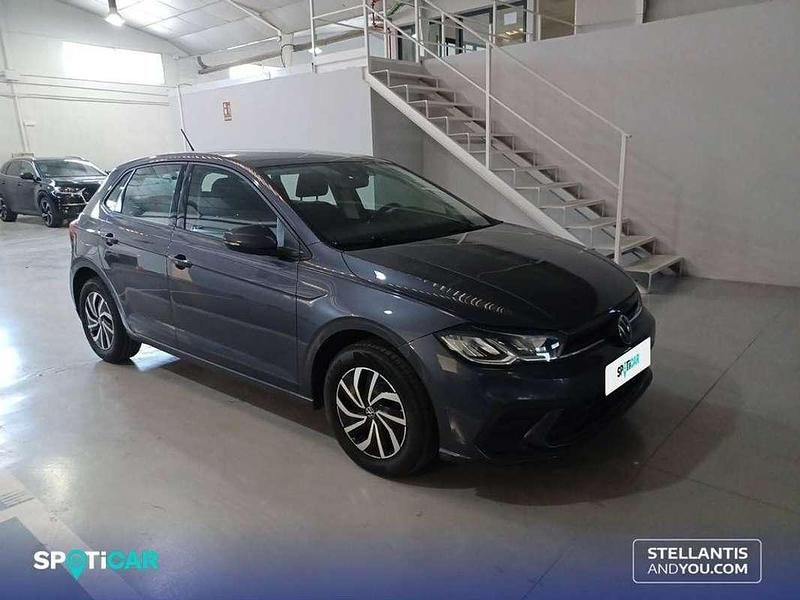 Usado VW Polo Life 95 CV (69 kW) 2022 Gris Utilitario