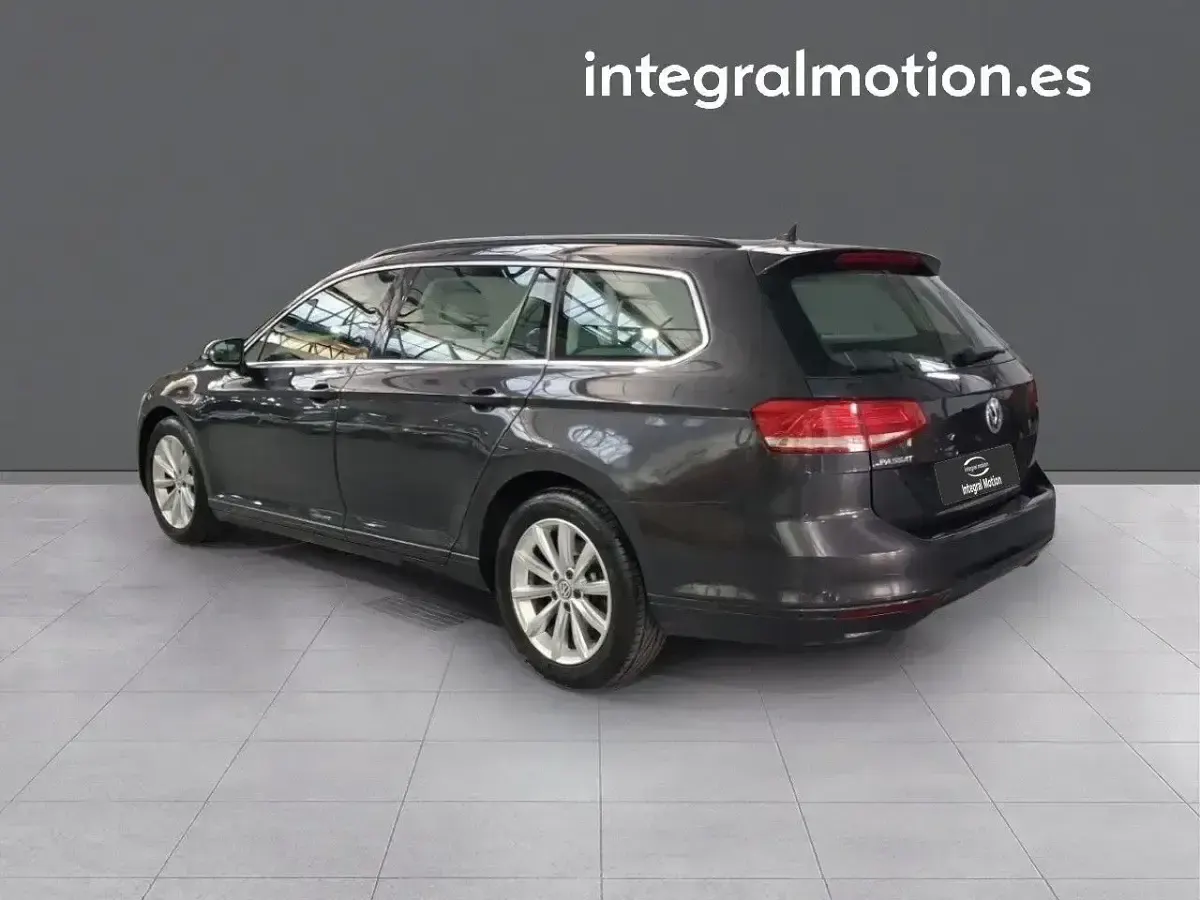 Usado VW Passat Advance 119 CV (87 kW) 2018 Negro Familiar
