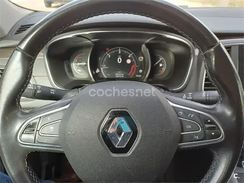 Usado Renault Talisman Zen 150 CV (110 kW) 2019 Gris / plata Berlina