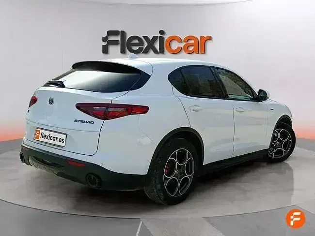 Usado Alfa Romeo Stelvio Sprint 160 CV (117 kW) 2021 Blanco SUV