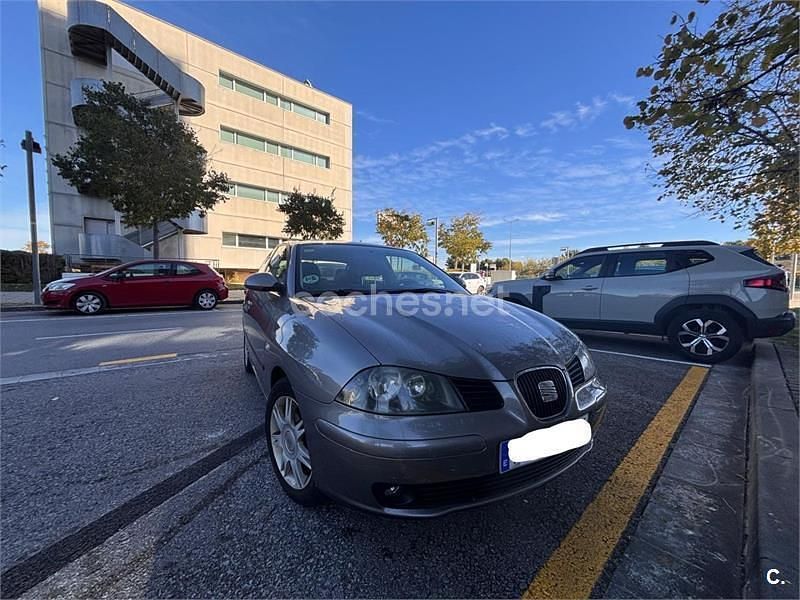 Gris / plata Usado 2004 Seat Ibiza Stella Berlina | 1800 € (Buen precio) - Imagen 1/4