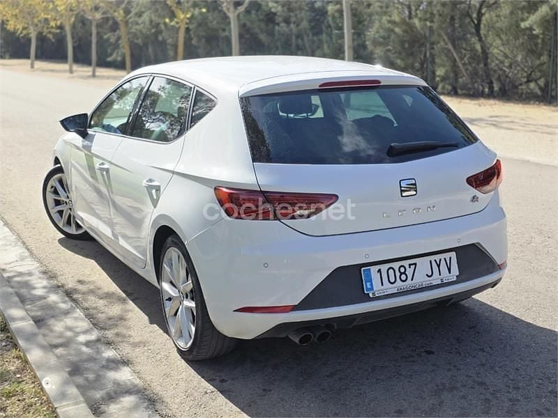 Usado Seat Leon FR 150 CV (110 kW) 2017 Blanco Berlina