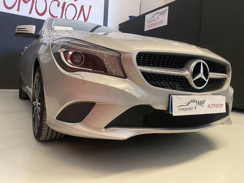Usado Mercedes CLA200 Urban 136 CV (100 kW) 2015 Gris / plata Berlina