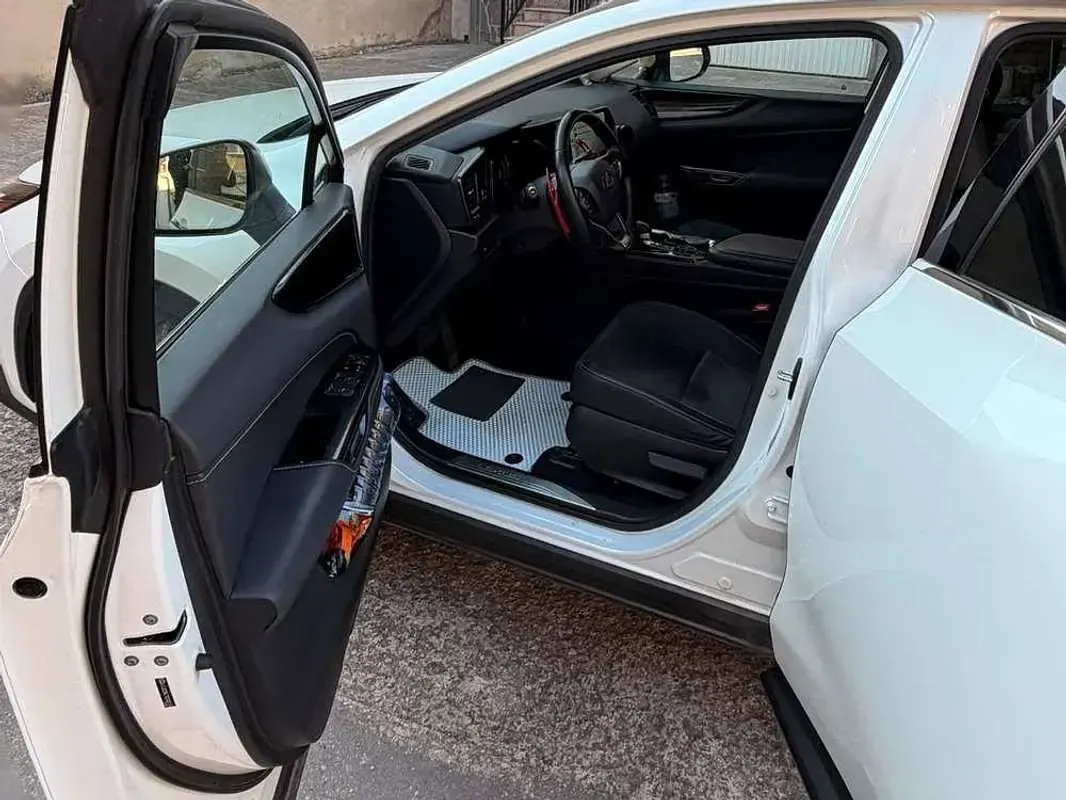 Usado Lexus NX350h Executive Line 242 CV (177 kW) 2022 Blanco SUV