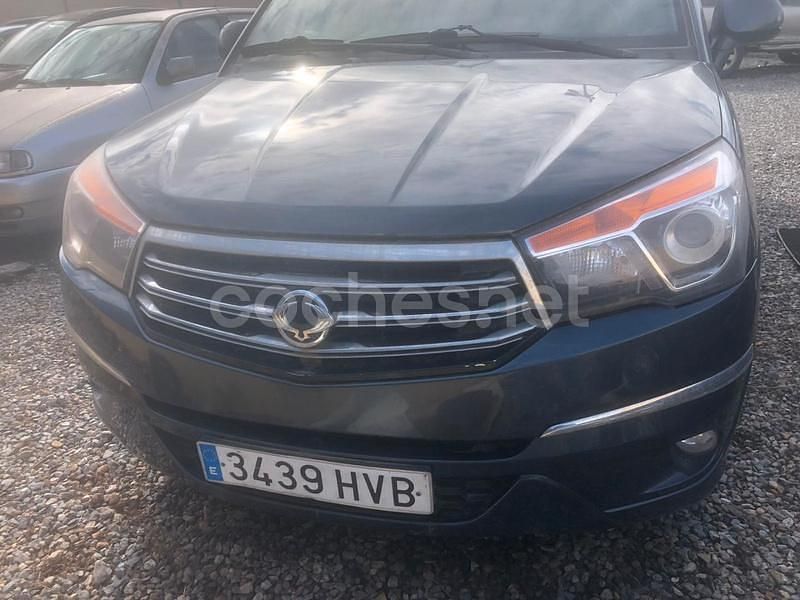 Gris / plata Usado 2013 Ssangyong (KGM) Rodius Limited Monovolumen | 3500 € - Imagen 1/4