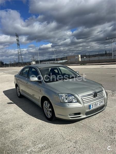 Usado Toyota Avensis Executive 116 CV (85 kW) 2003 Beige Berlina