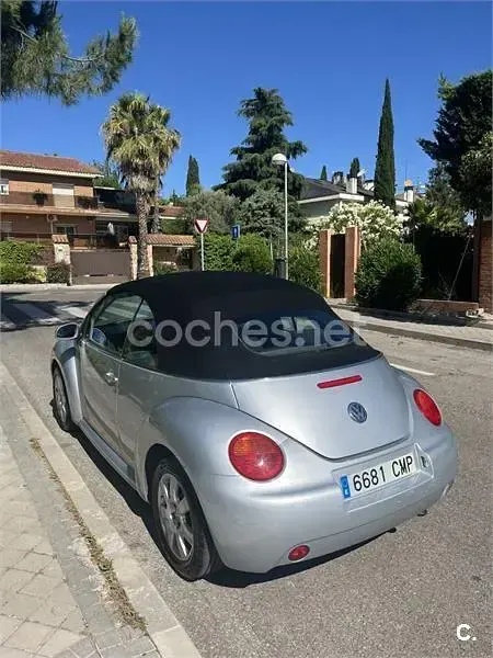 Usado VW New Beetle 102 CV (75 kW) 2003 Gris / plata Utilitario
