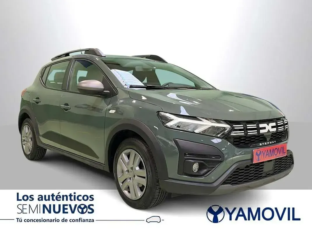 Usado Dacia Sandero Expression 101 CV (74 kW) 2023 Verde Utilitario