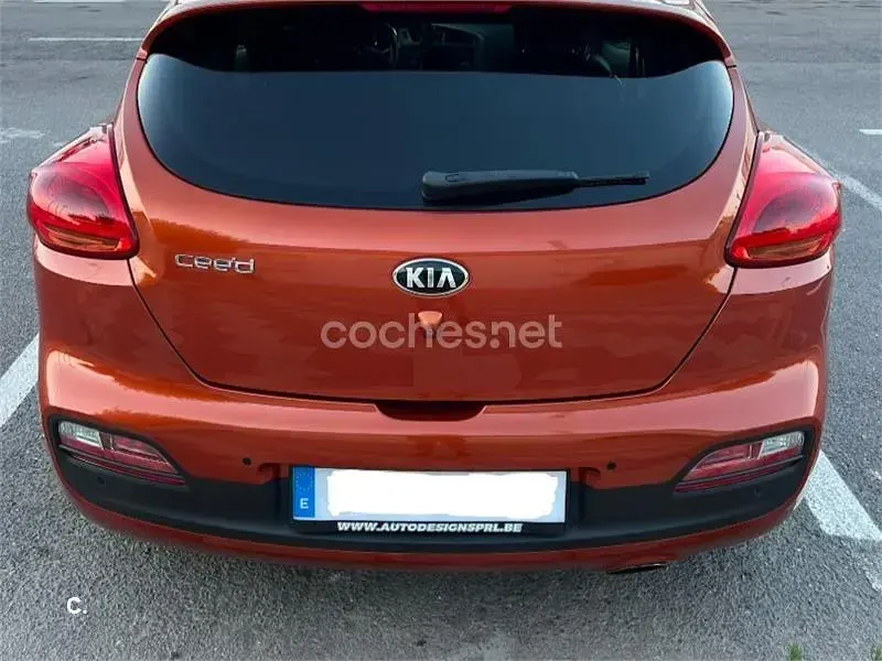 Usado Kia ProCeed 100 CV (73 kW) 2013 Naranja Utilitario