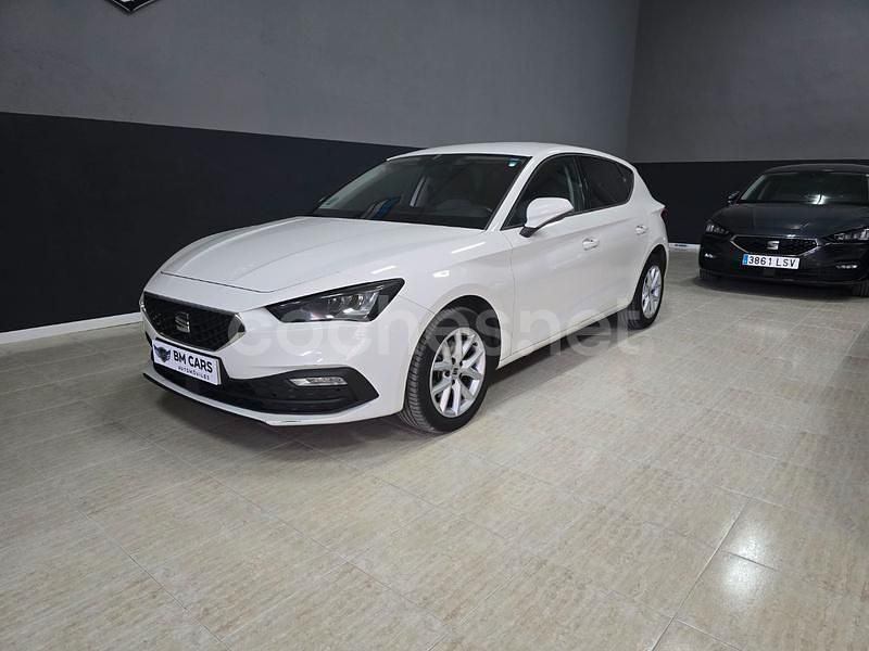 Usado Seat Leon Style 115 CV (84 kW) 2021 Blanco Berlina
