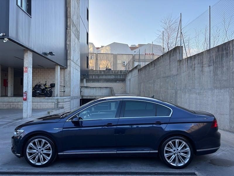 Usado VW Passat Sportline 240 CV (176 kW) 2015 Gris / plata Berlina