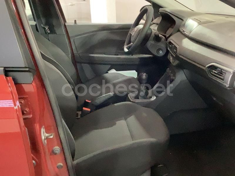 Usado Dacia Sandero Acces 67 CV (49 kW) 2021 Granate Utilitario