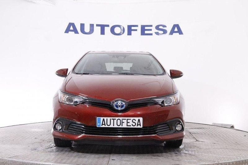Usado Toyota Auris Hybrid Edition 136 CV (100 kW) 2018 Granate Utilitario