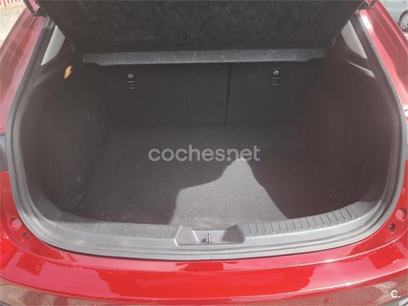 Begagnad Mazda 3 Luxury 150 HK (110 kW) 2015 Röd Sedan