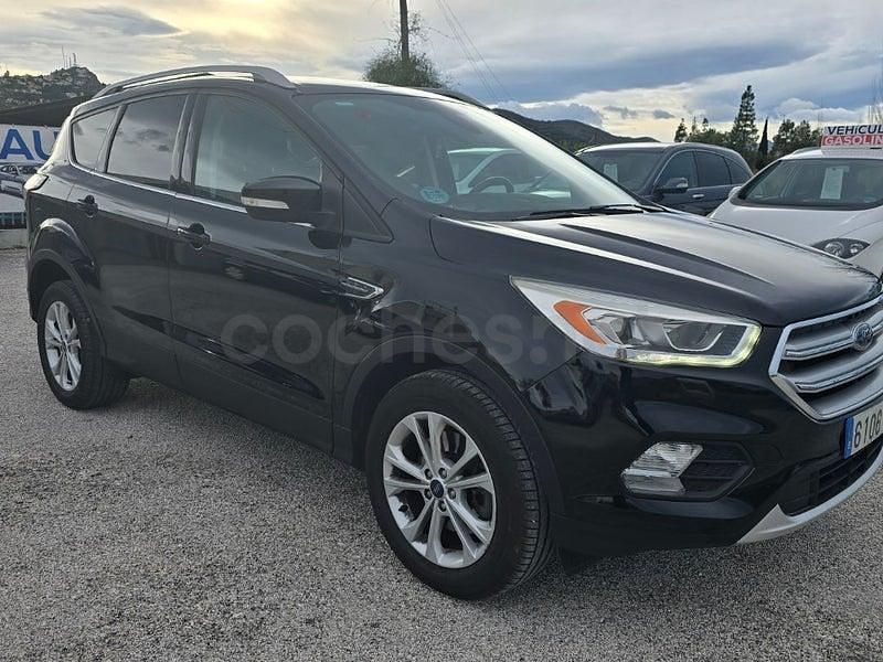 Usado Ford Kuga Titanium 150 HP (110 kW) 2017 Preto SUV