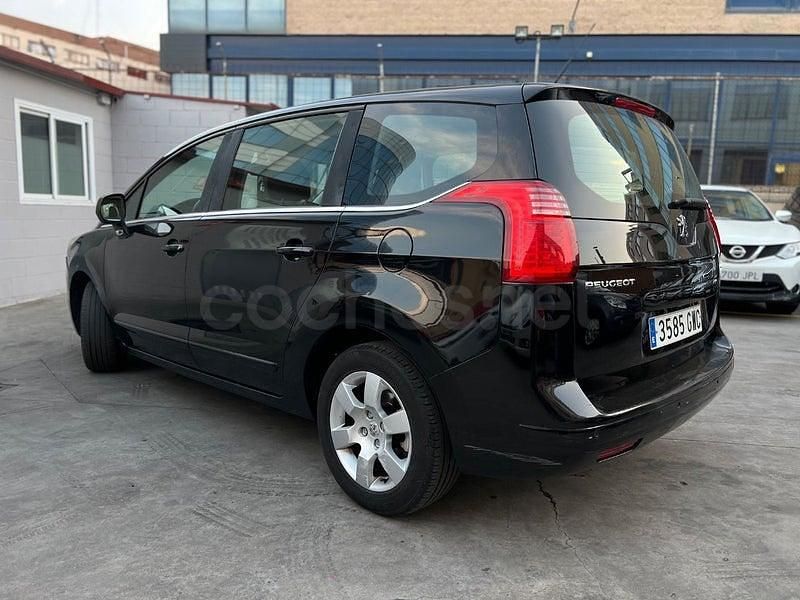 Usado Peugeot 5008 Premium 112 CV (82 kW) 2010 Negro Monovolumen