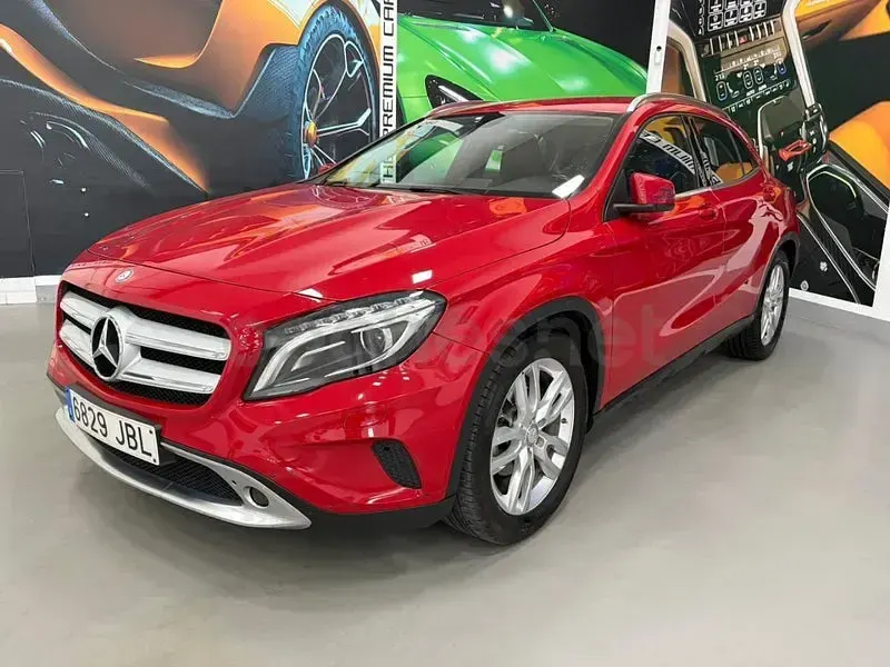 Usado Mercedes GLA200 Style 136 CV (100 kW) 2015 Rojo SUV