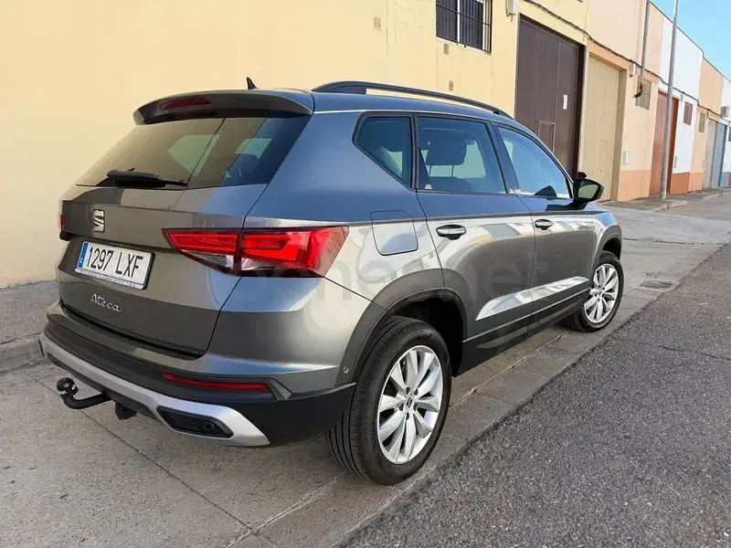 Usado Seat Ateca Style 150 CV (110 kW) 2022 Gris / plata SUV