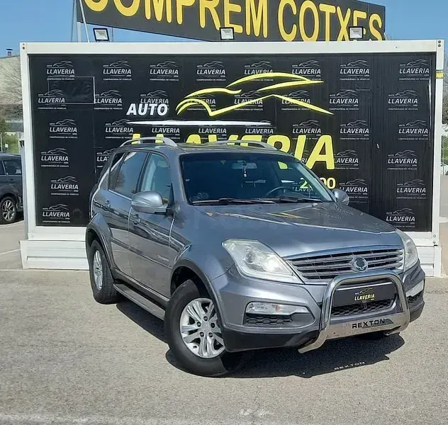 Usado SsangYong Rexton 155 CV (114 kW) 2014 Gris / plata SUV