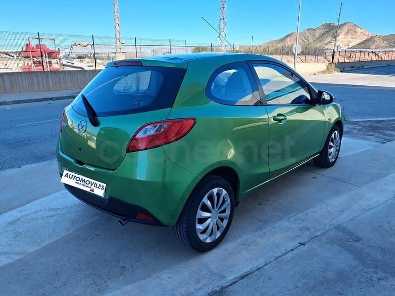 Usado Mazda 2 Active 75 CV (55 kW) 2009 Verde Utilitario