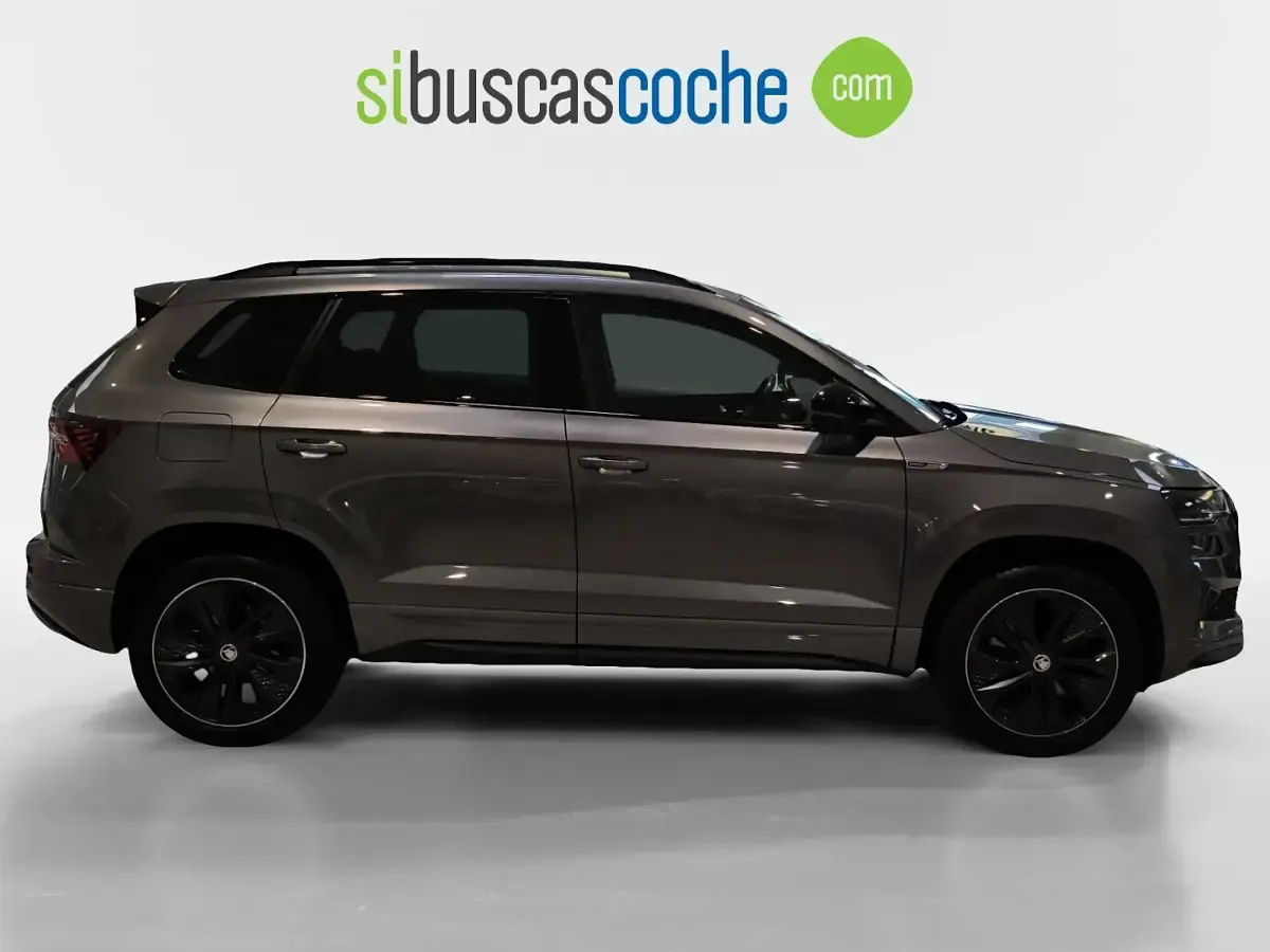 Usado Skoda Karoq SportLine 150 CV (110 kW) 2023 Gris/plata SUV