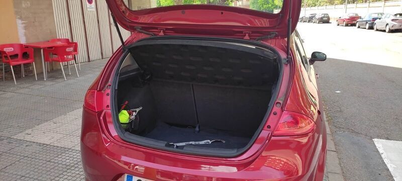 Usado Seat Leon Ecomotive 105 CV (77 kW) 2008 Rojo