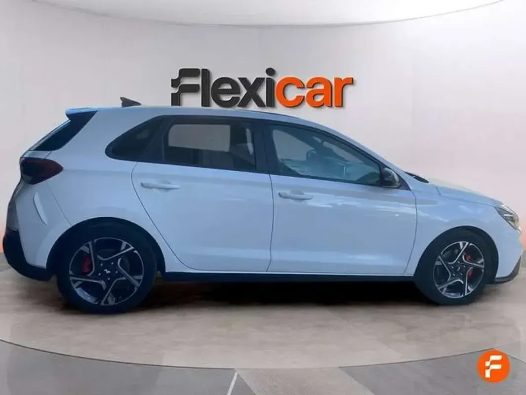 Usado Hyundai i30 N Line 120 CV (88 kW) 2022 Blanco Berlina