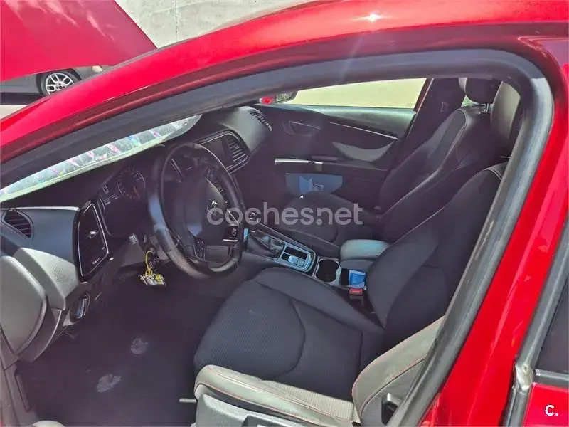 Usado Seat Leon FR 150 CV (110 kW) 2017 Rojo Berlina