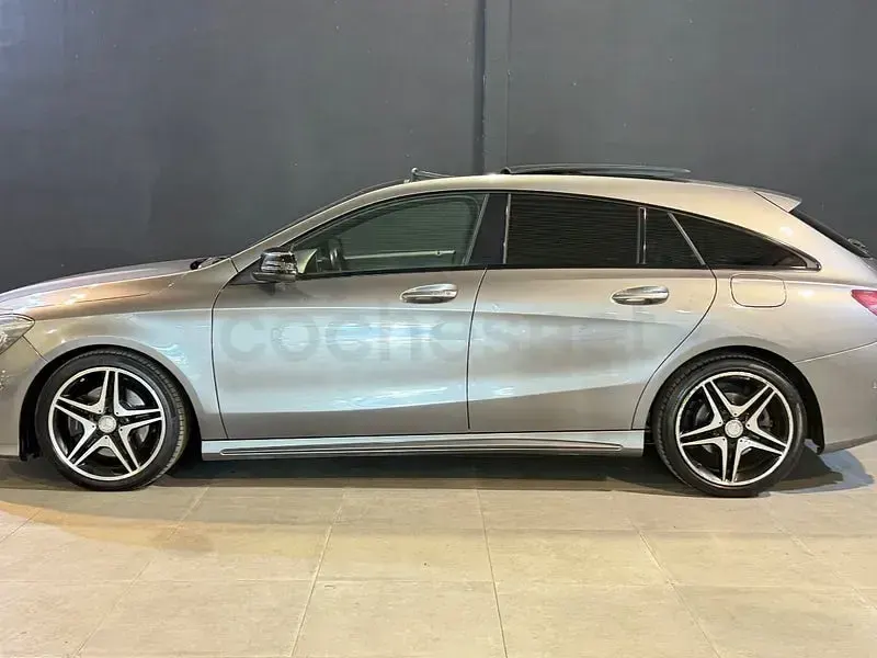 Usado Mercedes CLA220 Shooting Brake 177 CV (130 kW) 2018 Gris / plata Familiar